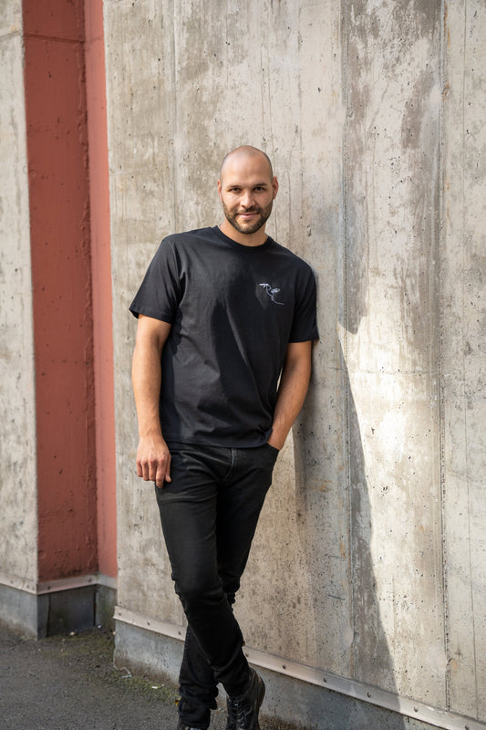 Ein oversized unisex T-Shirt in schwarz