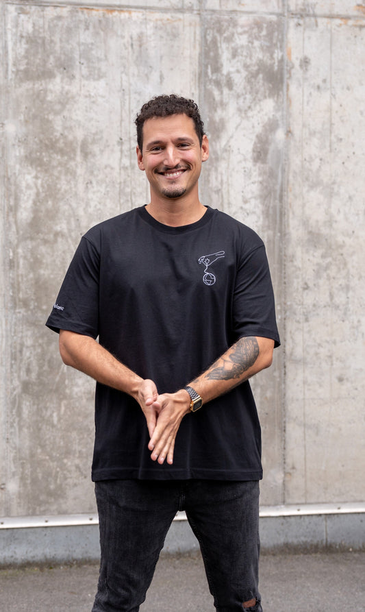 Das nachhaltige worldinhands T-Shirt in schwarz